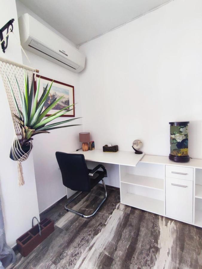 Lauren'S Charm Town Apartment Lefkada City Bagian luar foto
